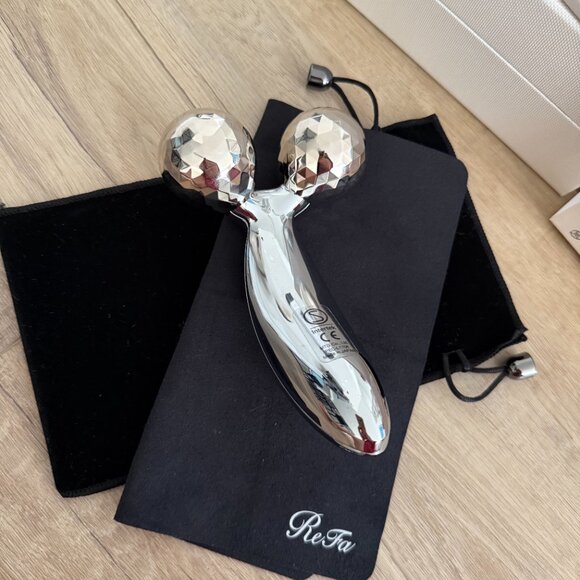 ReFa CARAT Japanese Face Roller Microcurrent Device - Picture 6 of 6